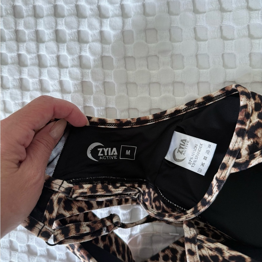 22. Zyia Leopard print Sports Bra Intimates - Picture 4 of 4